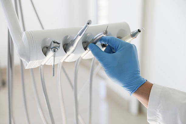 Professional Tooth Extraction technician working in Des Peres, MO